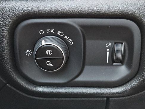 New 2026 RAM 1500 Express AWD/4WD image 18