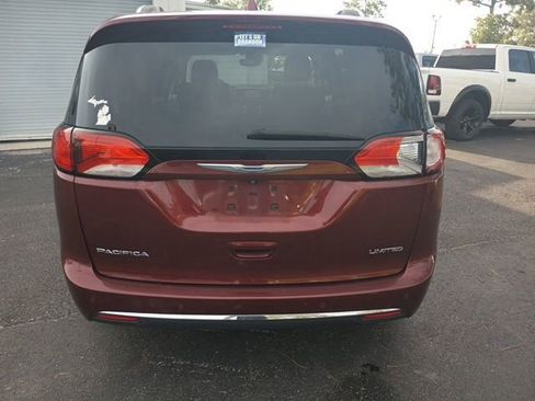 Certified 2018 Chrysler Pacifica Limited w/ Tire & Wheel Group FWD image 4