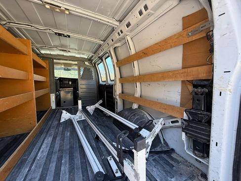 Used 2017 GMC Savana 2500 RWD image 15