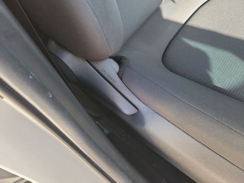 Used 2021 Toyota RAV4 LE FWD image 29