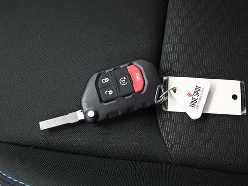 Used 2022 Jeep Wrangler Unlimited Rubicon 4xe AWD/4WD image 32