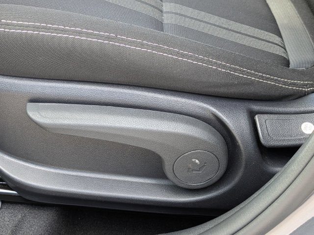 Used 2025 Hyundai Venue SEL FWD image 21