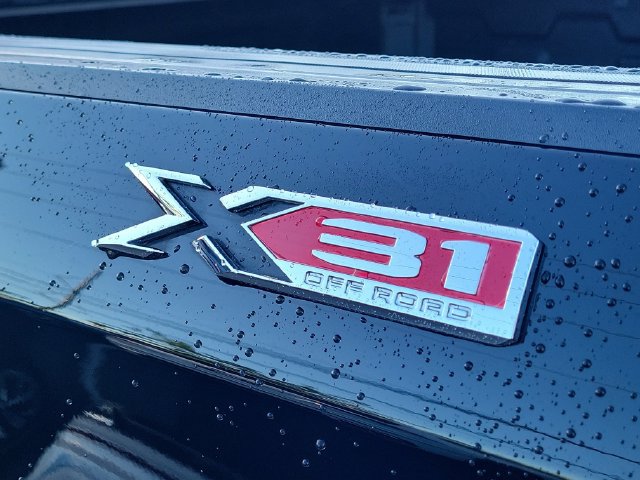 Used 2022 GMC Sierra 1500 SLT w/ SLT Premium Plus Package AWD/4WD image 8