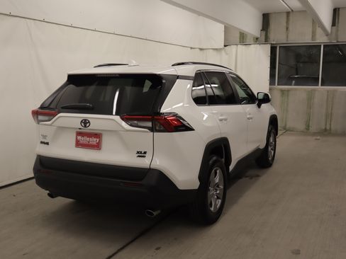 Used 2025 Toyota RAV4 XLE w/ Convenience Package AWD/4WD image 7