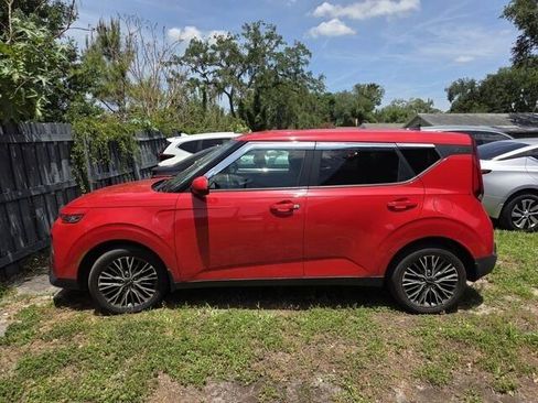 Used 2021 Kia Soul LX FWD image 3