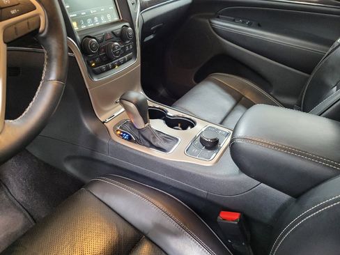 Used 2017 Jeep Grand Cherokee Overland AWD/4WD image 26