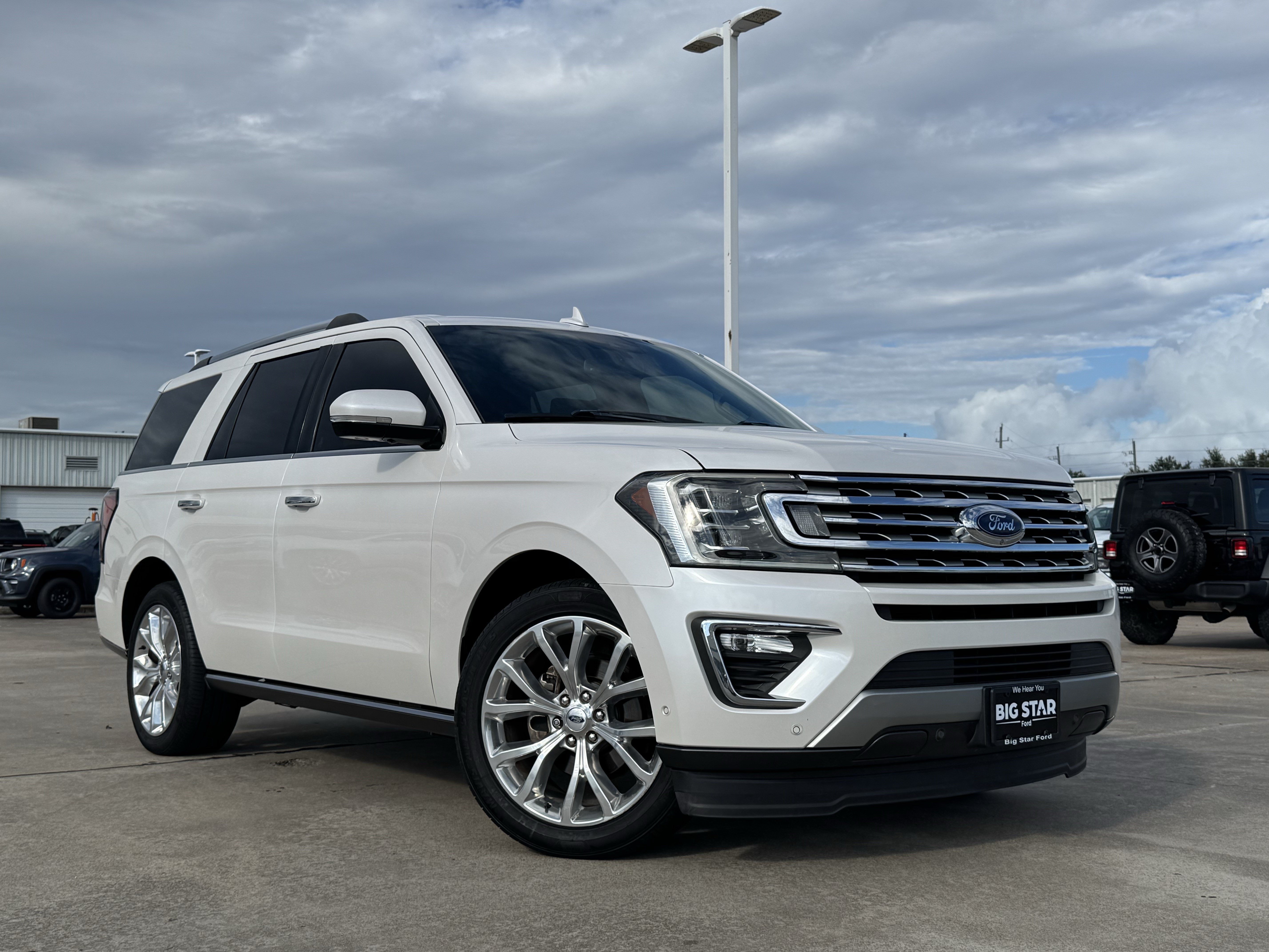 Used 2019 Ford Expedition Limited w/ Equipment Group 302A RWD image 2