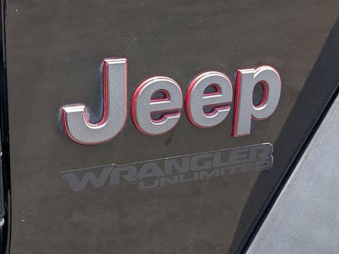 Used 2018 Jeep Wrangler Unlimited Rubicon w/ Steel Bumper Group image 16