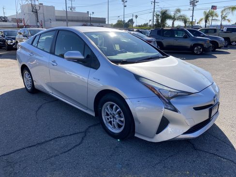 Used 2016 Toyota Prius Two FWD image 7