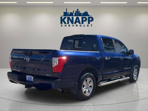 Used 2018 Nissan Titan SV w/ SV Convenience Package image 5