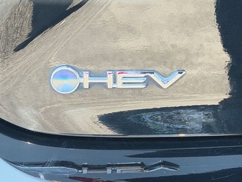 Used 2025 Toyota Camry LE FWD image 32