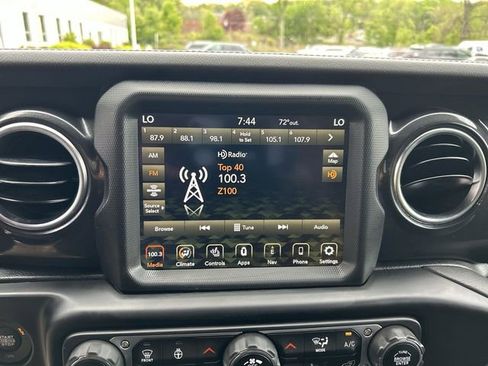 Used 2022 Jeep Wrangler Unlimited Sahara AWD/4WD image 20