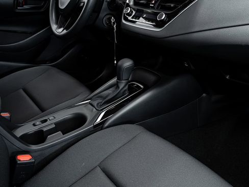 Used 2025 Toyota Corolla LE image 16