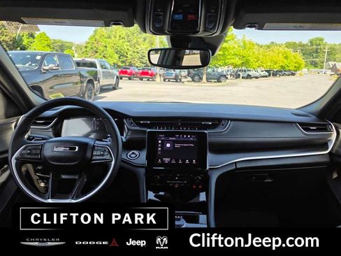 Used 2024 Jeep Grand Cherokee L Altitude AWD/4WD image 22