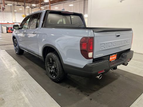 Certified 2025 Honda Ridgeline Black Edition image 6