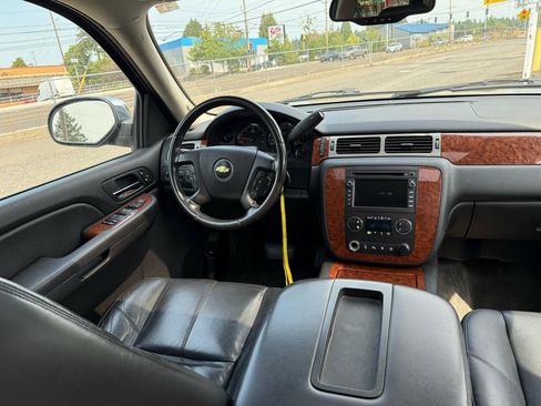 Used 2008 Chevrolet Suburban LTZ w/ LTZ Preferred Equipment Group AWD/4WD image 25