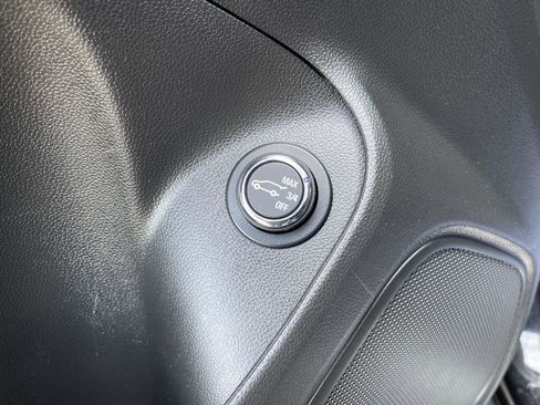 Used 2023 Buick Encore GX Select w/ Sport Touring Package FWD image 13