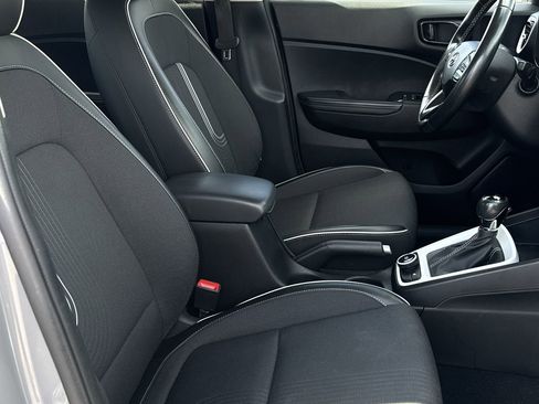 Certified 2022 Hyundai Venue Limited image 21