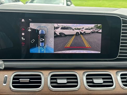 New 2026 Mercedes-Benz GLS 580 4MATIC image 32