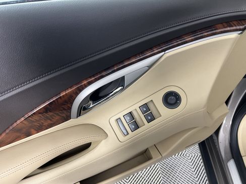 Used 2010 Buick LaCrosse CXS image 18