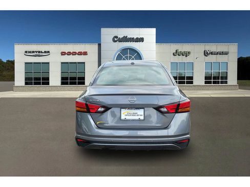 Used 2025 Nissan Altima 2.5 SV FWD image 4