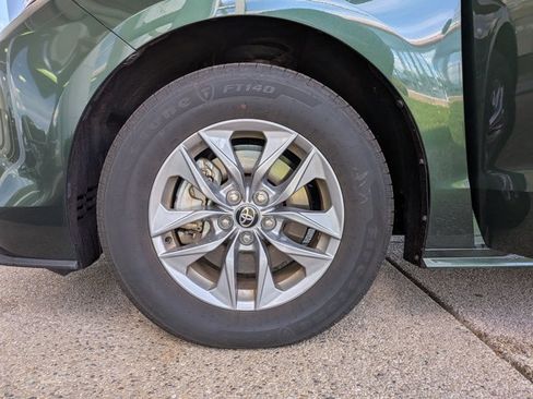 Used 2026 Toyota Sienna XLE FWD image 13