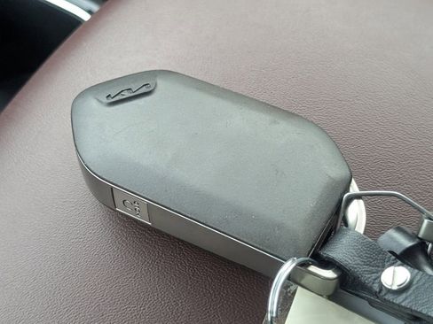 Used 2024 Kia Telluride EX w/ EX Captain's Chair Package image 34