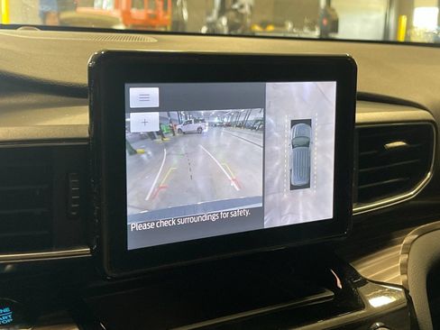 Used 2021 Ford Explorer Limited w/ Equipment Group 301A AWD/4WD image 21
