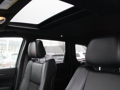 Used 2022 Jeep Grand Cherokee Laredo X image 21