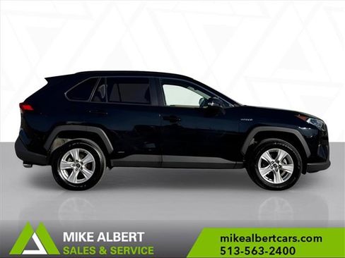Used 2021 Toyota RAV4 XLE image 3