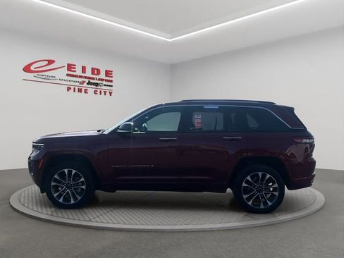 Used 2023 Jeep Grand Cherokee Overland w/ Luxury Tech Group IV AWD/4WD image 6