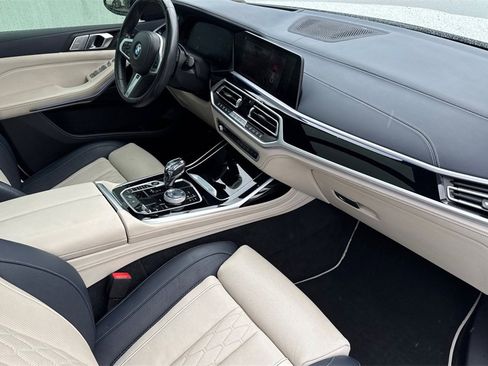 Used 2022 BMW X7 xDrive40i w/ M Sport Package image 15
