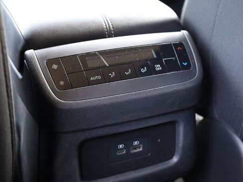 Used 2025 Nissan Pathfinder SV AWD/4WD image 23