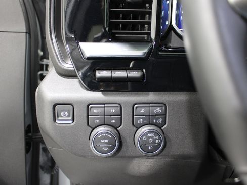 Used 2025 Chevrolet Silverado 2500 LTZ w/ LTZ Plus Package AWD/4WD image 9