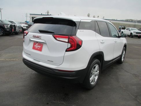 Used 2023 GMC Terrain SLE image 5