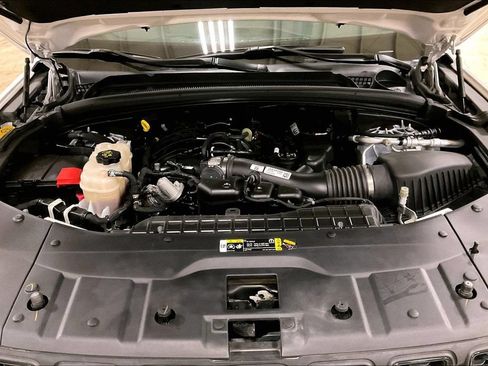Used 2023 Jeep Grand Cherokee Laredo AWD/4WD image 10