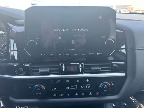 Used 2025 Nissan Pathfinder SL image 24