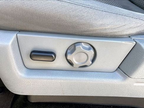 Used 2012 Ford F150 XLT w/ XLT Chrome Pkg image 25