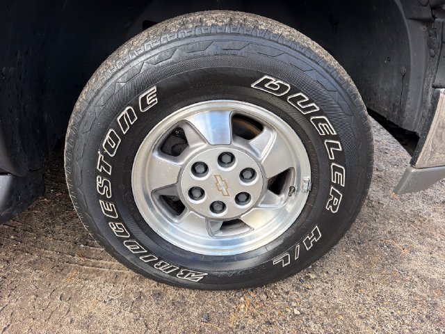 Used 2003 Chevrolet Suburban LT w/ LT Preferred Equipment Group AWD/4WD image 26