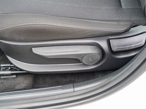 Certified 2025 Hyundai Elantra SE image 20