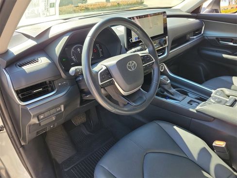 Used 2024 Toyota Grand Highlander XLE image 17