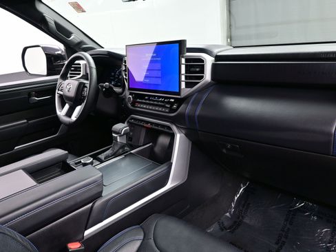 Used 2025 Toyota Sequoia Platinum image 16