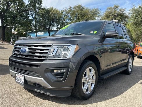 Used 2018 Ford Expedition XLT AWD/4WD image 3
