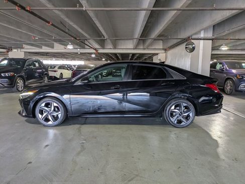 Used 2022 Hyundai Elantra SEL w/ Convenience + Premium Package FWD image 9
