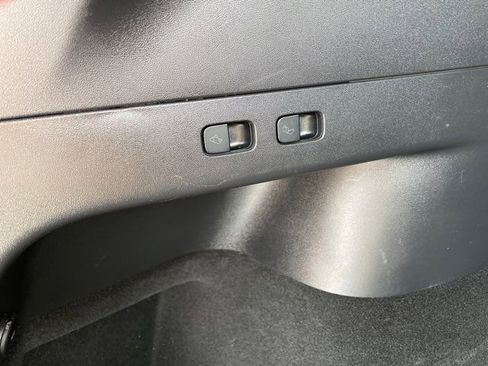 Used 2022 Tesla Model Y Performance image 17