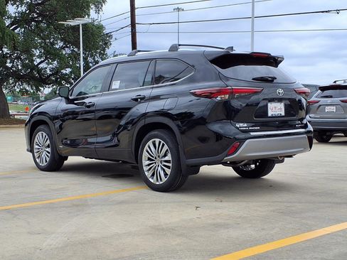 New 2026 Toyota Highlander Platinum AWD/4WD image 7