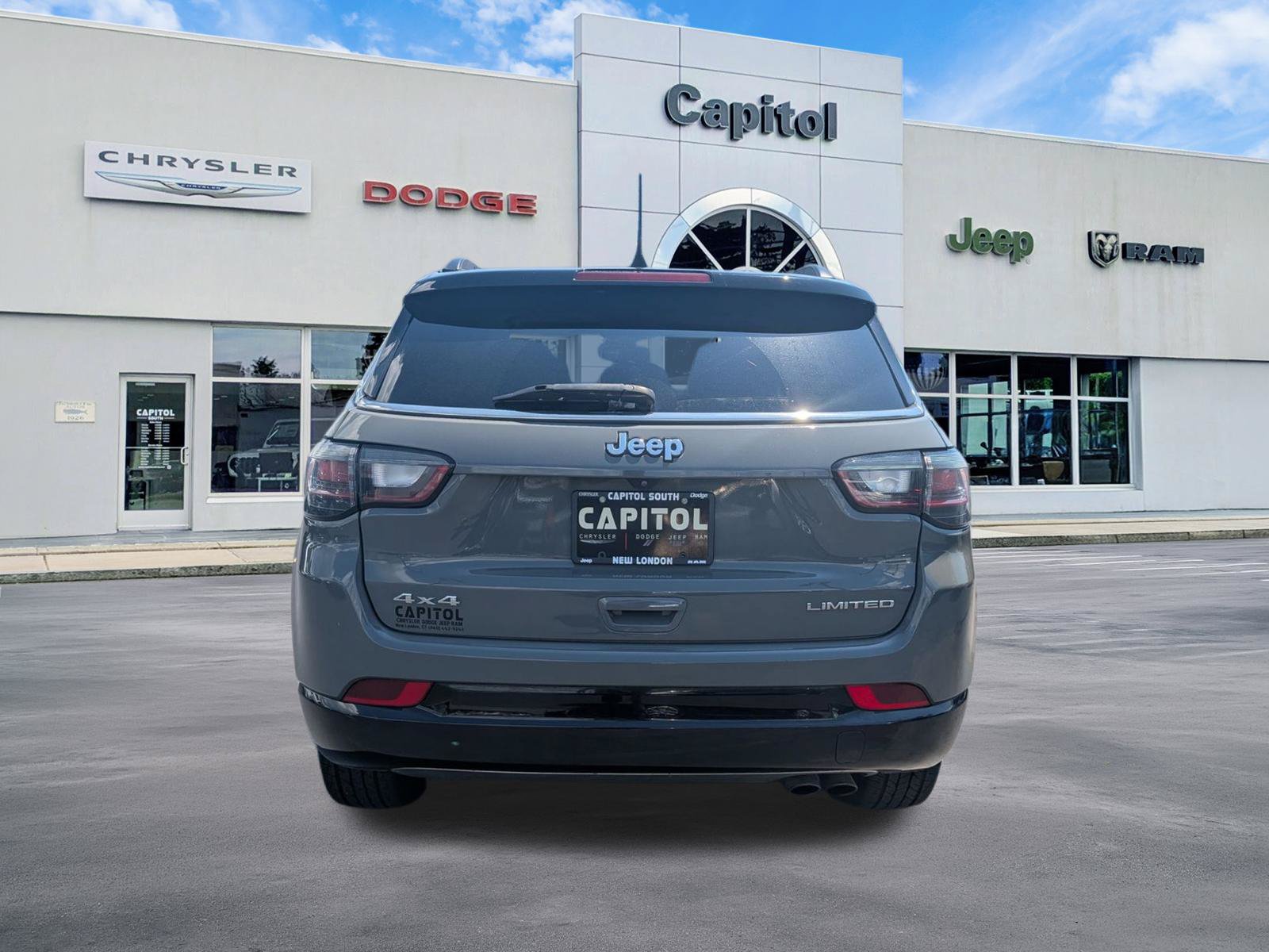Used 2022 Jeep Compass Limited w/ Elite Group AWD/4WD image 4
