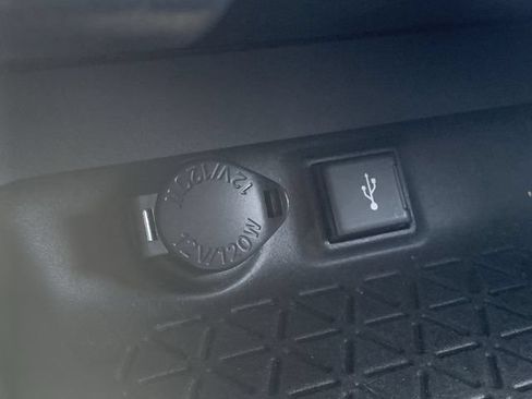 Used 2021 Toyota RAV4 XLE AWD/4WD image 27