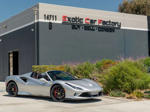 Used 2022 Ferrari F8 Tributo RWD image 1