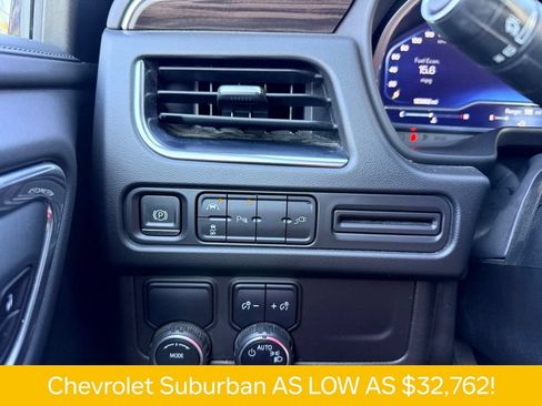 Used 2022 Chevrolet Suburban LT RWD image 27